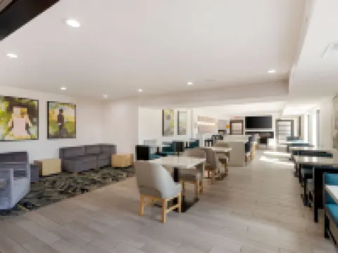 La Quinta Inn & Suites by Wyndham des Moines West Clive Hotels in Clive