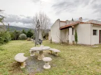 Le Hameau des Launes Hotels near Cascade du Latay