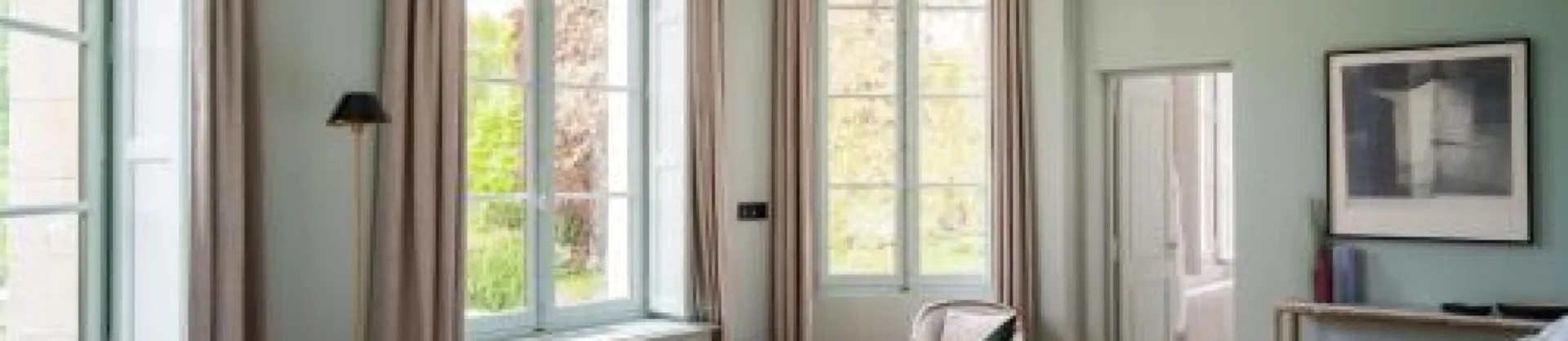 Khách sạn cao cấp