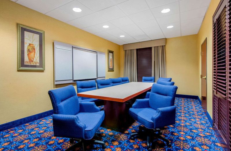 La Quinta Inn & Suites by Wyndham Mt. Laurel - Philadelphia photo 4
