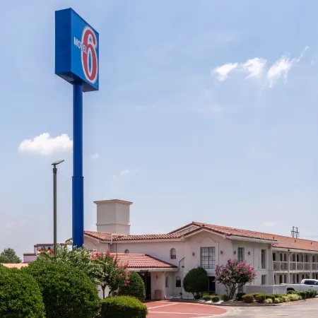 Motel 6 North Little Rock, AR - McCain Отели в г. Норт-Литл-Рок