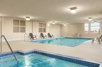 Days Inn & Suites by Wyndham Edmonton Airport - Hot Tub