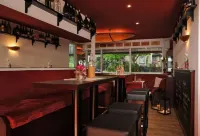 โรงแรมแคโรไลน์ มาธิลเดอ - ที่มีบาร์