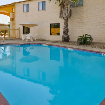 Americas Best Value Inn and Suites-Waller Prairie View