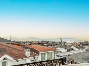 Peaceful Flat with Adalar View, Balcony and Terrace in Maltepe