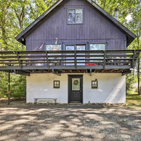 Pocono Summit Getaway with Game Room Walk to Lake!