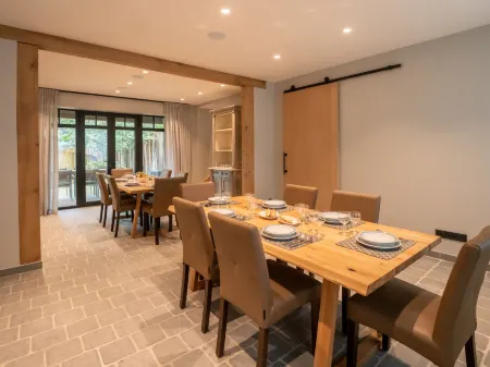 Huyze Ter Bercken with Swimming Pond