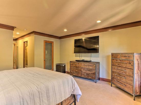 North End Boise Home w/ Courtyard ~ 3 Mi to Dtwn!