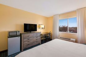 AmericInn by Wyndham Minot