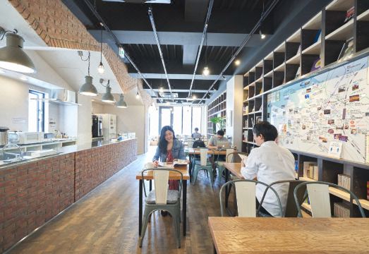 위베이스 하카타 호스텔 라운지