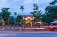E-outfitting Vangthong Hotel Hotel in zona Luang Prabang Golf Club