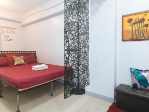 Budget Backpackers Transient House near NAIA by RedDoorz