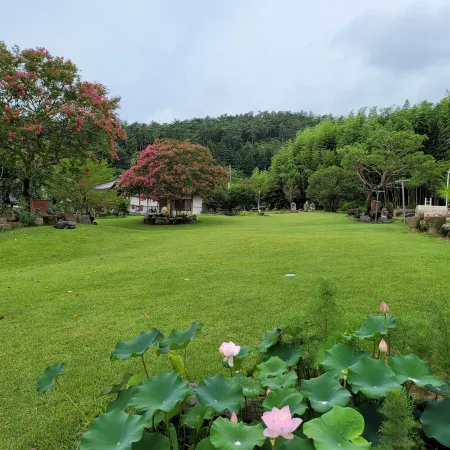 Gangjin Dahyang Sochuk Bed and Breakfast