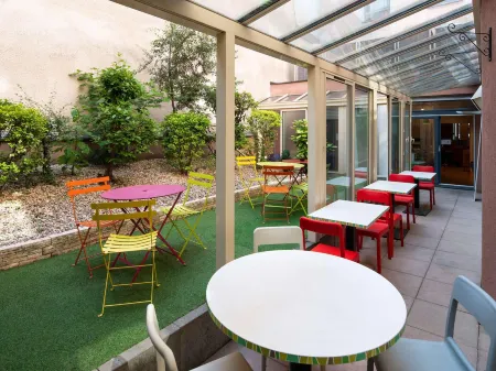 Adagio Access Lyon Centre Université Отели рядом с достопримечательностью «Университет Люмьер Лион 2 - Кампус Берж дю Рона»