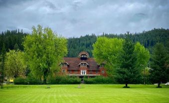 Silverton Mountain Manor