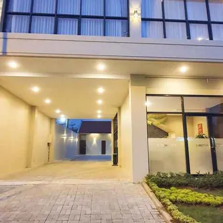 Cinnamon's Hotel