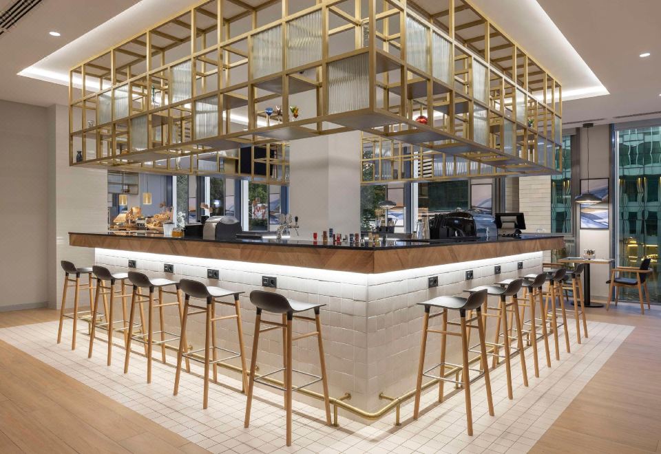 3. 힐튼 가든 인 ..