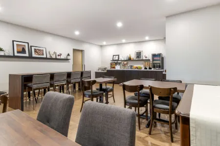 Villa Inn Suites, SureStay Collection by Best Western