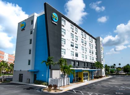 Tru by Hilton Florida City