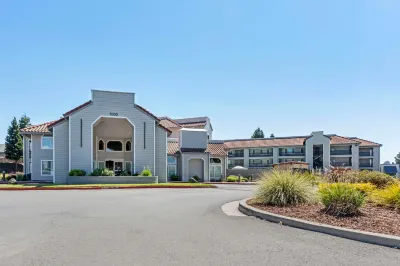 Country Inn & Suites by Radisson, Vallejo Napa Valley, CA Hotels near Boutique Classique