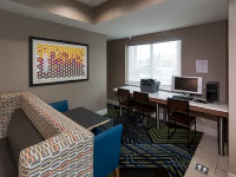 Holiday Inn Express & Suites LOUISVILLE SOUTH-HILLVIEW by IHG Hotels in Hillview