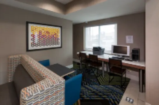 Holiday Inn Express & Suites LOUISVILLE SOUTH-HILLVIEW by IHG Hotels in Hillview