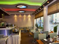 Danubia Gate Hotel - พร้อมอาหารเช้า