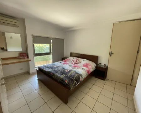 Great Deal Duplex in Siwar, 3 Bedrooms, minimum 28 days, pool, electricity 24/7. Hotels in Zouq Mosbeh