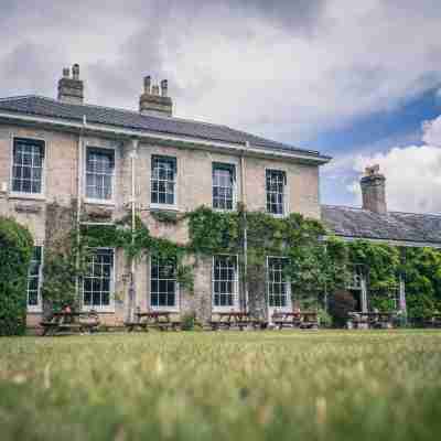 Caistor Hall Hotel Exterior