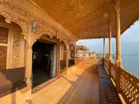 Sikandra Palace Group of Houseboats