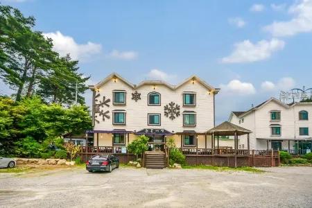 Muju Snowflower Travel Pension