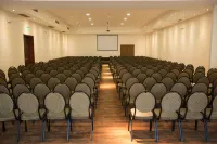 Regency Way Montevideo Hotel - Pet friendly