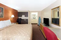 Knights Inn Tucker