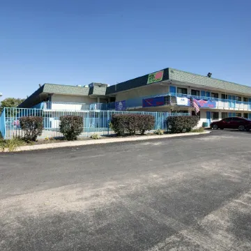 Travelodge by Wyndham Grand Rapids North