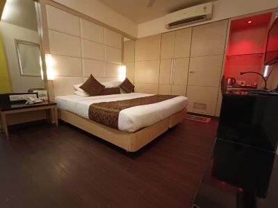 Deluxe King Room with City View