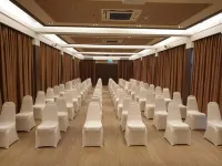 Swan Lake Hotel Sattahip