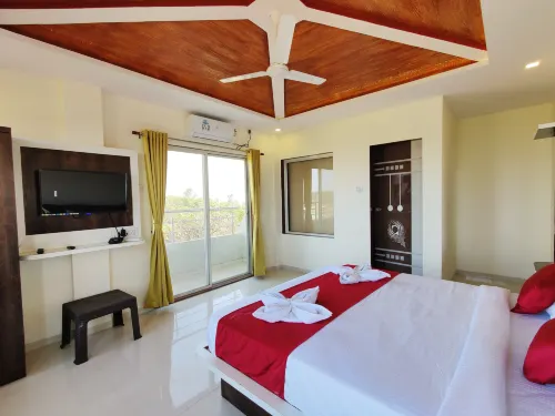 Hotel Nisarg Hotels in Dhangarwadi