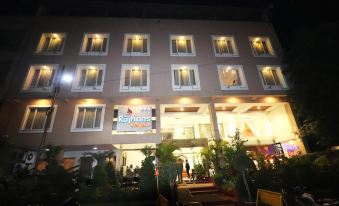 Hotel Rajhans Regent