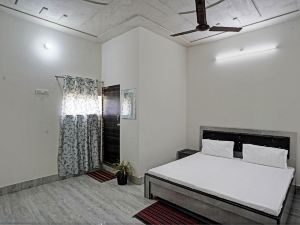 OYO 815142 Hotel Uv