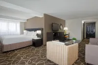 Crowne Plaza Kitchener-Waterloo Các khách sạn gần McMaster University Waterloo Regional Campus