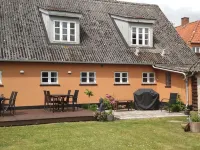 Akaciegaarden Bed & Breakfast Hotels near Monument For Niels Juel Og Ivar Hvitfeldt I Koge