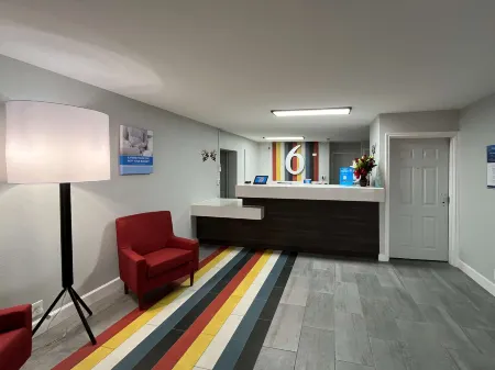 Studio 6 Conroe, TX Отели в г. Конро