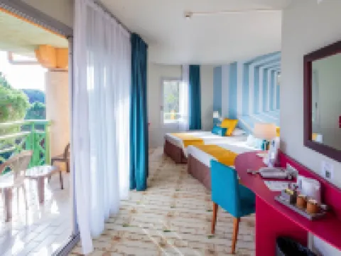 Garrigae Domaine de l'Esterel - Piscine & Spa Cinq Mondes Hotels in Saint-Raphael