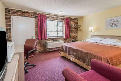 Travelodge by Wyndham Airport Platte City Hotels near Airworld Park