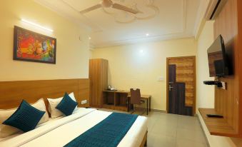 Hotel Lemon Suites & Banquet Noida Sector 62