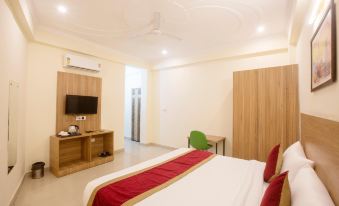 Hotel Lemon Suites & Banquet Noida Sector 62