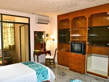 Seapark Condotel Hotel Отели рядом с достопримечательностью «Waikiki Condominium»