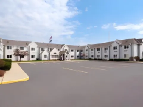 Baymont by Wyndham Boardman Hotels in Boardman Township