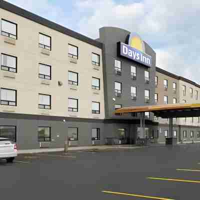 Days Inn by Wyndham Regina Airport West Hotel Exterior