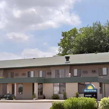 Days Inn by Wyndham Winona